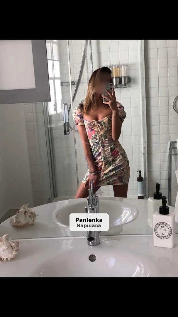 Прелестная молодая студентка - реальные фото - 1/5