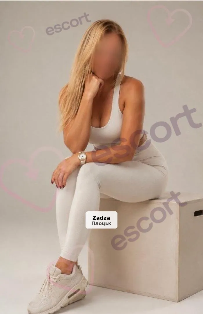 Atrakcyjna dziewczyna, która uwielbia seks - 1/4