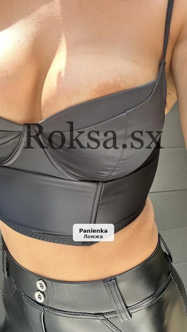 Приваблива жінка запрошує на зустріч - 1/3