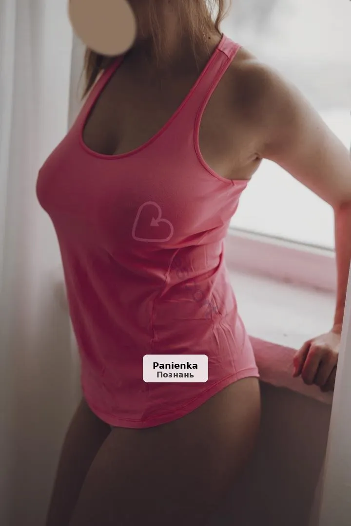 Claudia - Słodka i Seksowna Szatynka - 1/4