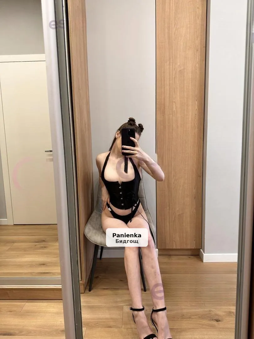 Lily - namiętna kobieta z pełnym biustem - 1/7