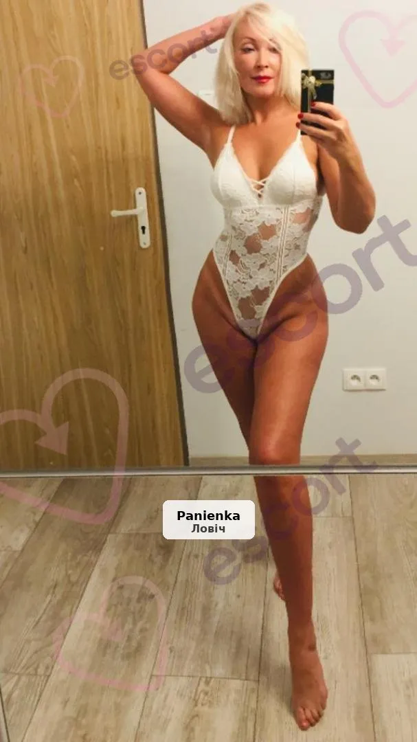 Słodki cukiereczek - atrakcyjna i zmysłowa blondynka - 1/4