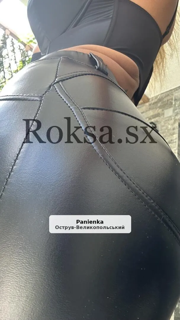 Atrakcyjna kobieta zaprasza na spotkanie - 1/3