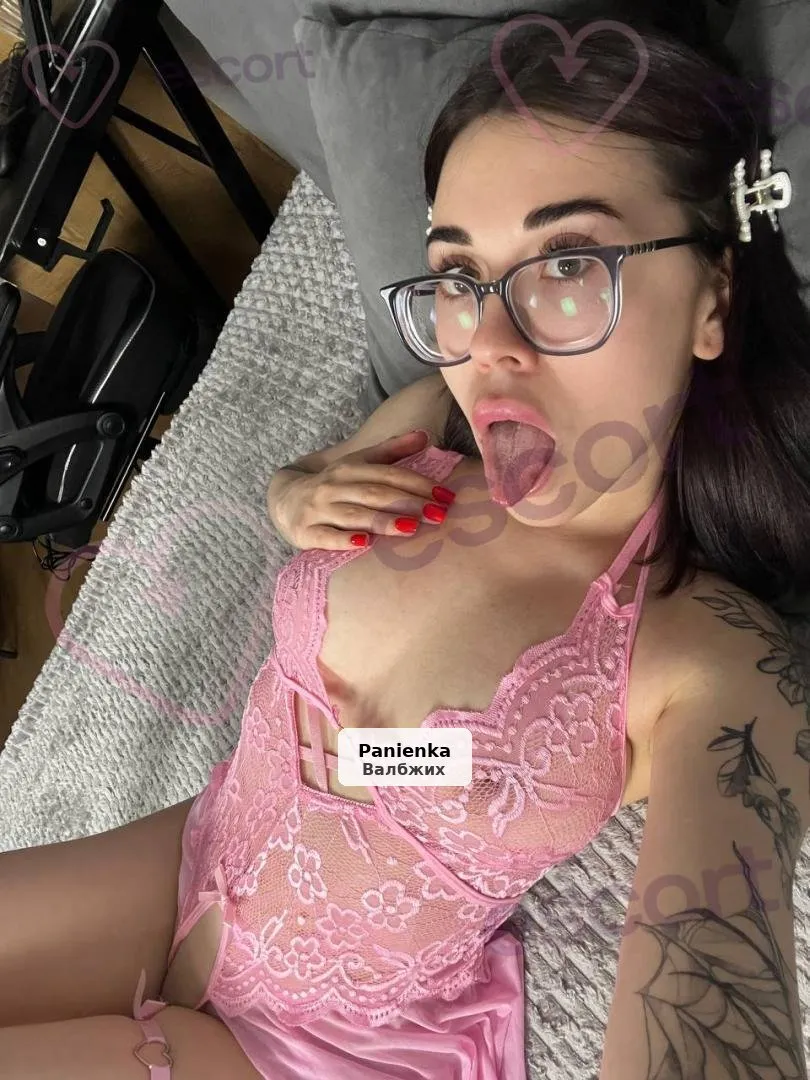 Чуттєва Марія - приваблива брюнетка з натуральним бюстом - 1/4