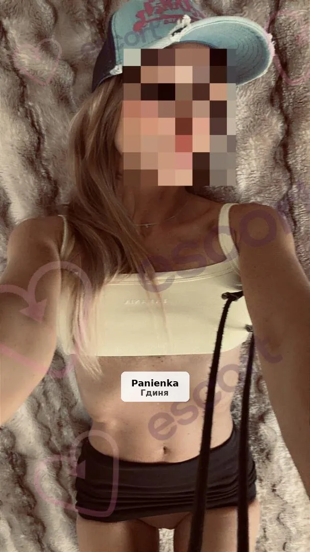 Zmysłowa blondynka zaprasza na chwilę zapomnienia - 1/3