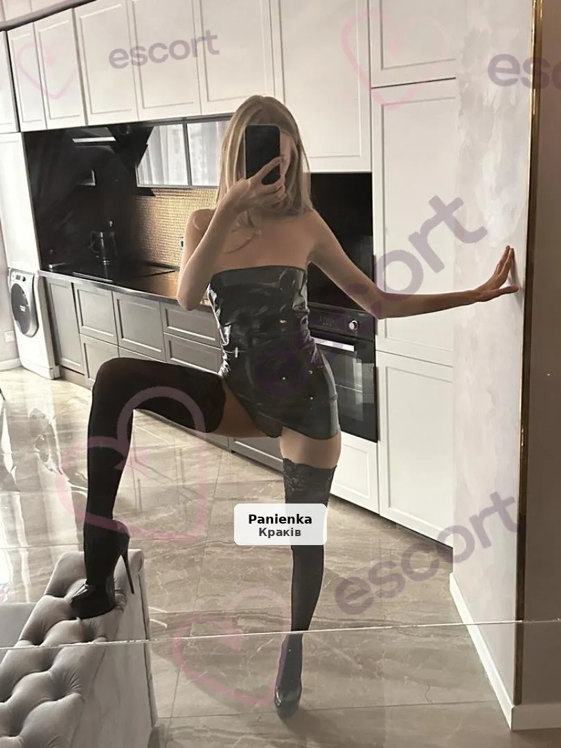 Elegancka Laleczka Escort - Namiętność i Dyskrecja - 1/5