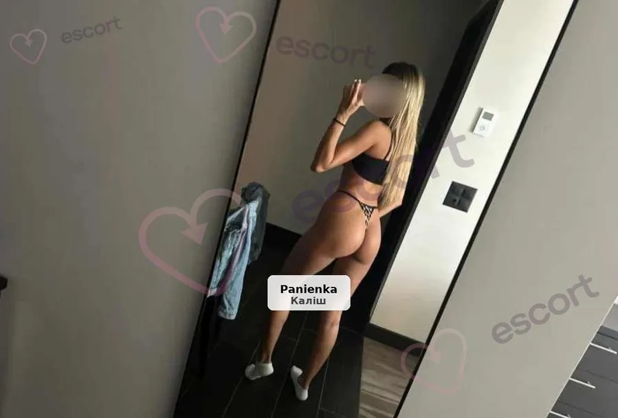 Młoda i szczupła blondynka zaprasza na spotkanie - 1/3