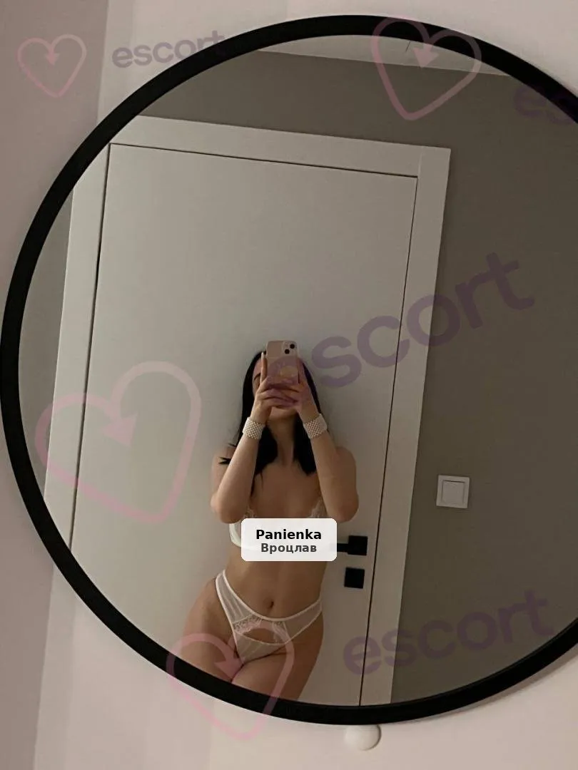 Viki – Słodka i Delikatna Młoda Dama - 1/7