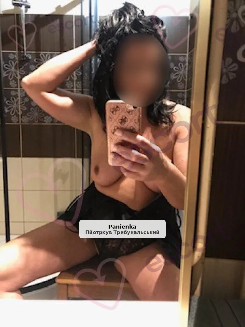 Zmysłowa brunetka – nowy numer - 1/3
