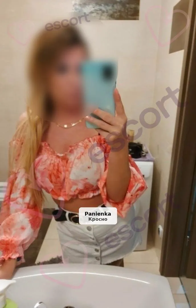 Seksowna blondynka zaprasza na spotkanie - 1/3