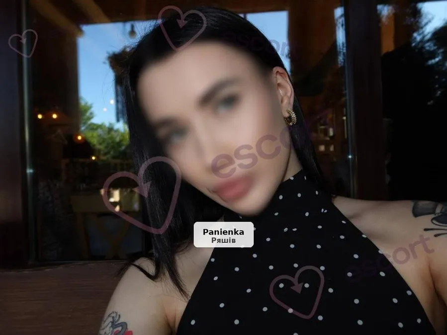 Arina - Młoda i pełna pasji brunetka na Ukrainie - 1/3