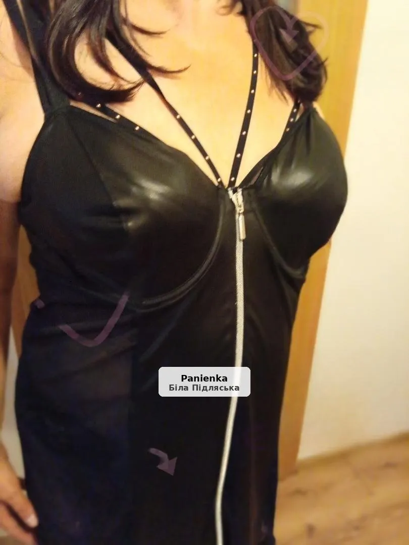 Melania - Attractive Brunette with Feminine Curves - 1/3