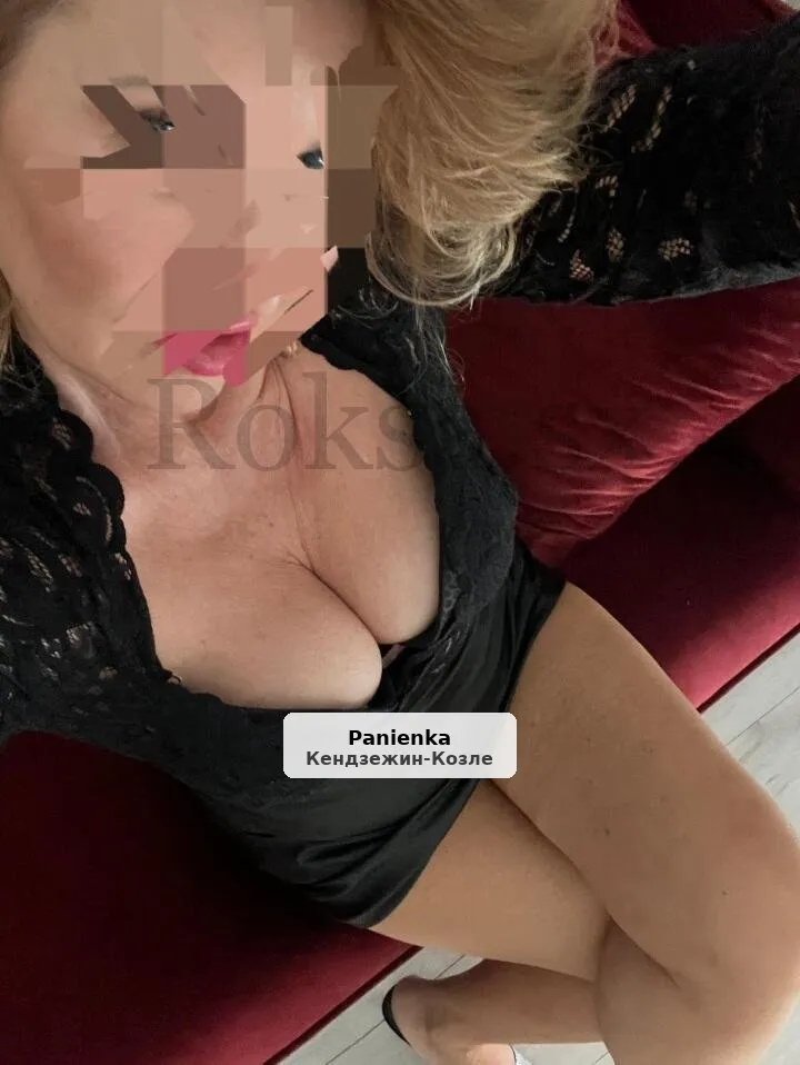 Sensualny striptiz i pokaz online - 1/3
